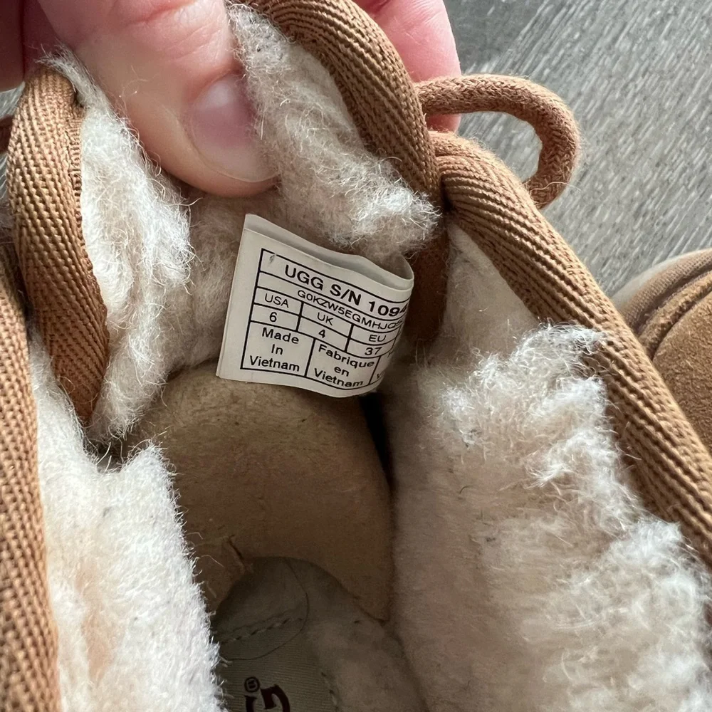 UGG Chestnut Neumel Lined Boots Kids‎ size 6